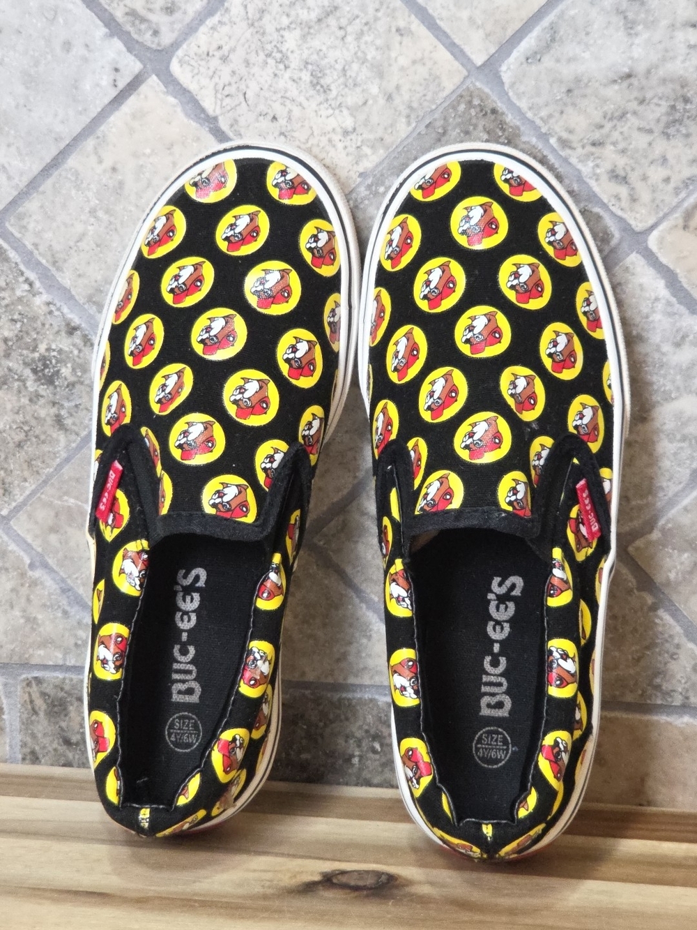 BUC-EE'S Woman 6 /Kids' 4 Slip-On Shoes in Black with Yellow & Red Cartoon Print